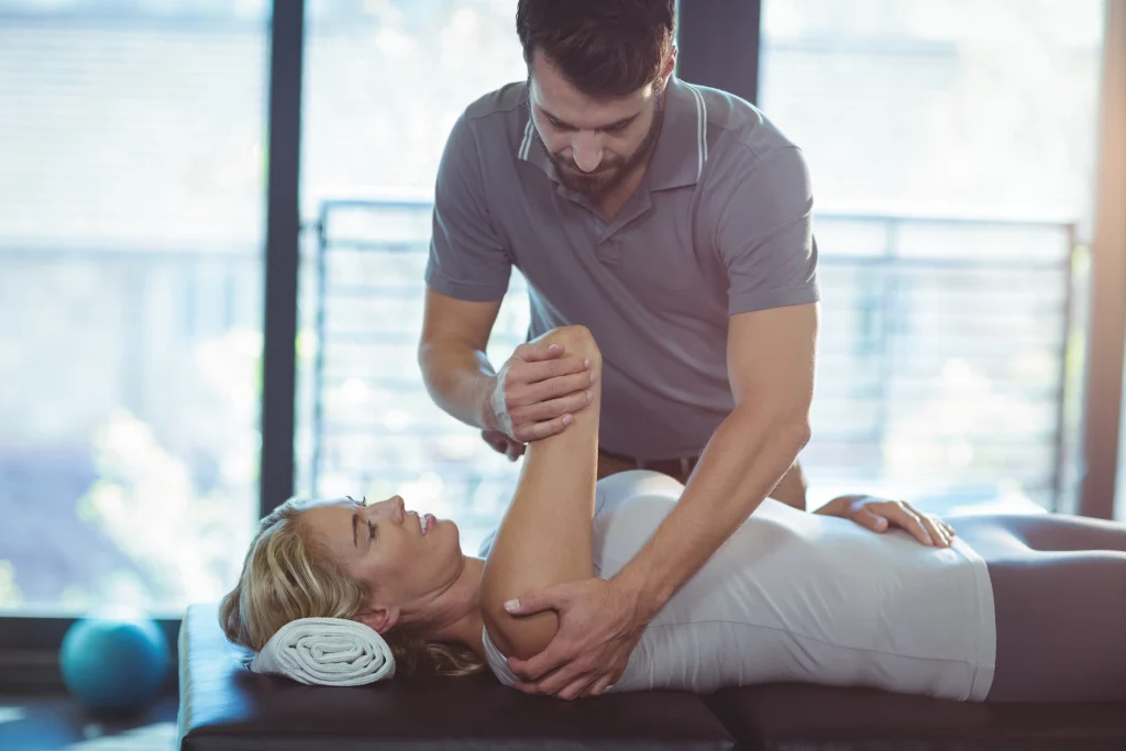 HOW PHYSIOTHERAPY HELPS MANAGE PAIN