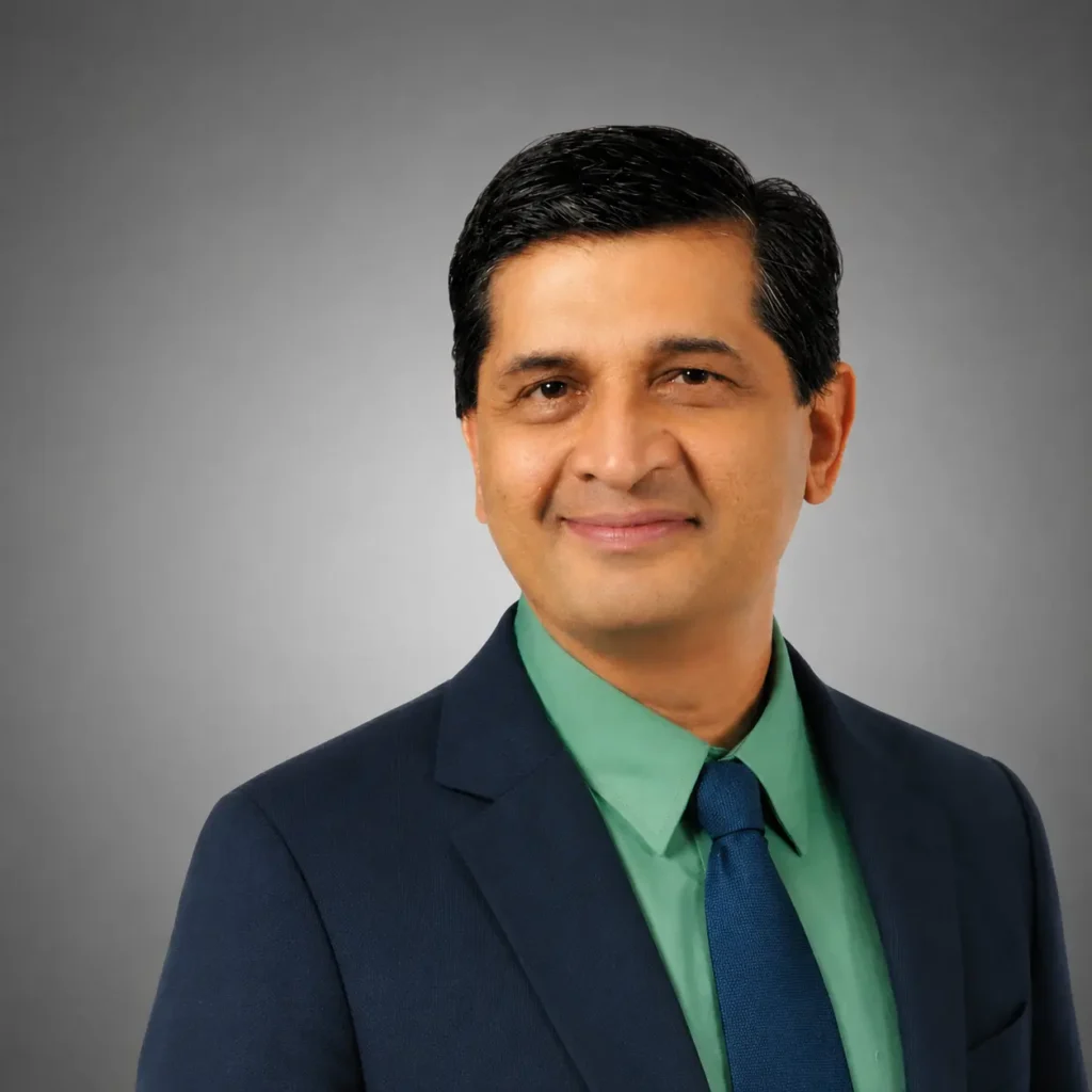 Satish Pandya Physiotherapist providing personalized physiotherapy care to a patient
